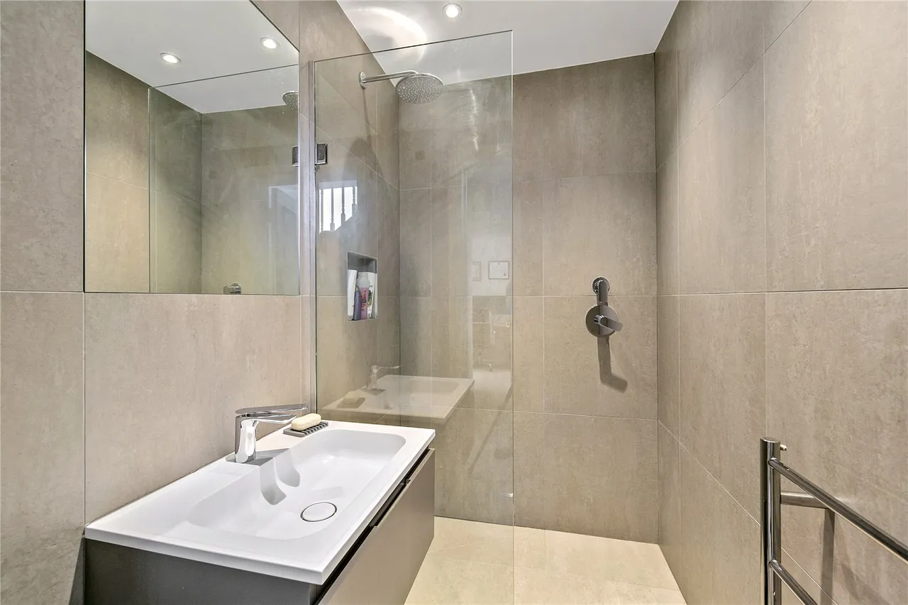 Royston Road, Richmond, TW10, photo 21