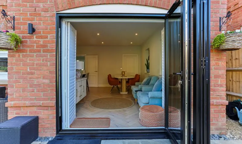 Brunswick Close, Epsom, KT17, photo 19