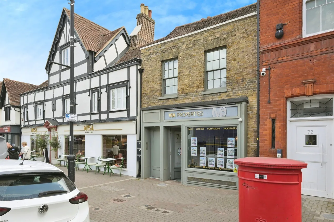 1 bed flat for sale, High Street, Hoddesdon, EN11