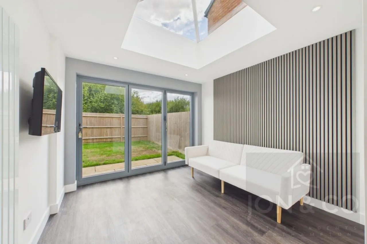 Wellingborough Road, Little Harrowden, NN9, photo 8