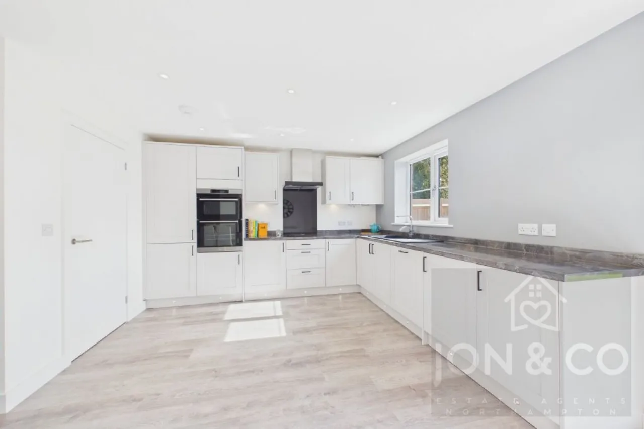 Wellingborough Road, Little Harrowden, NN9, photo 2
