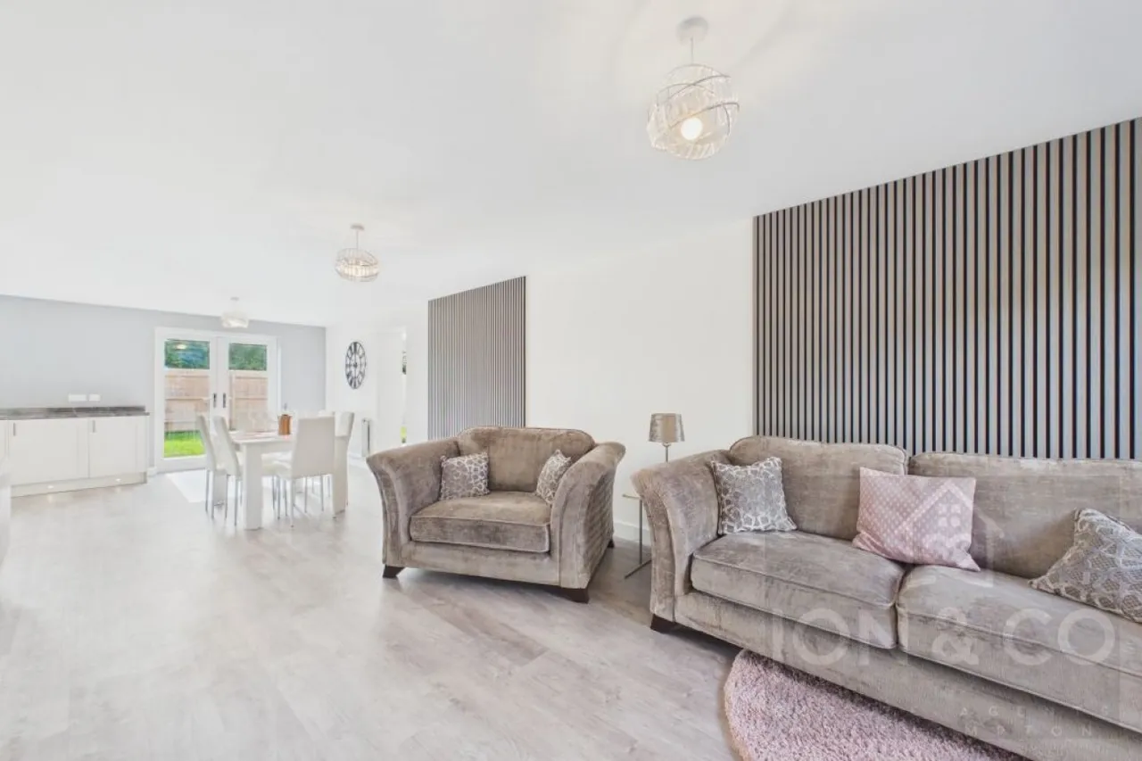 Wellingborough Road, Little Harrowden, NN9, photo 6