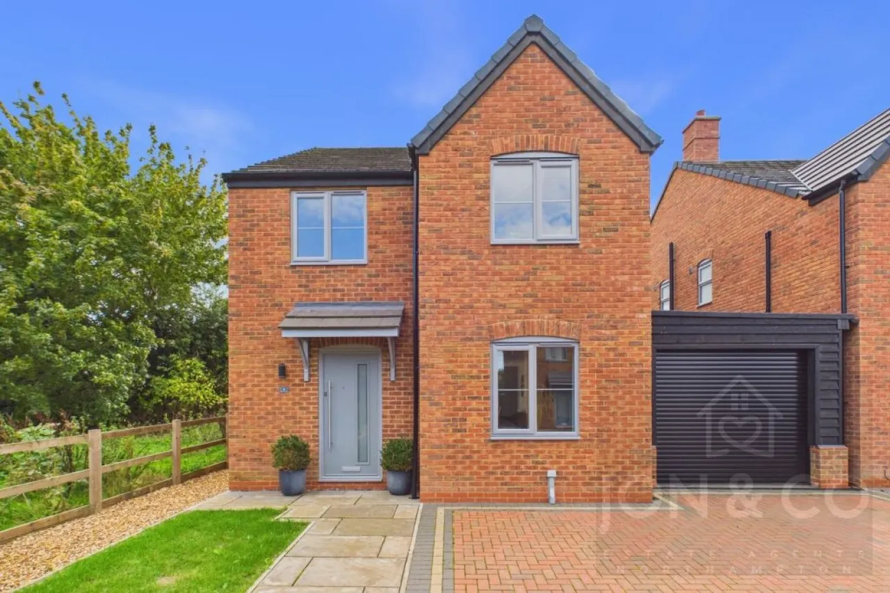 4 bed house for sale, Wellingborough Road, Little Harrowden, NN9
