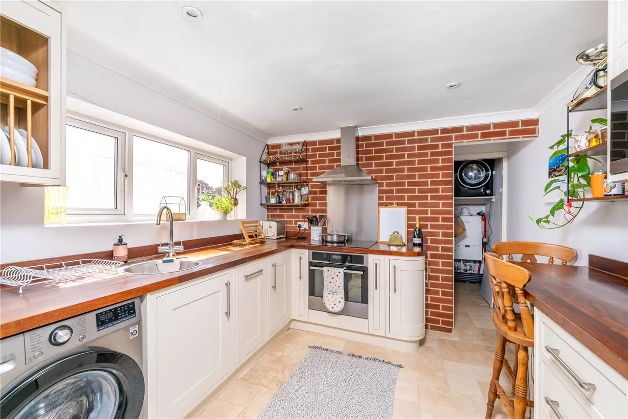 Hanworth Road, Hampton, TW12 3DH, photo 2