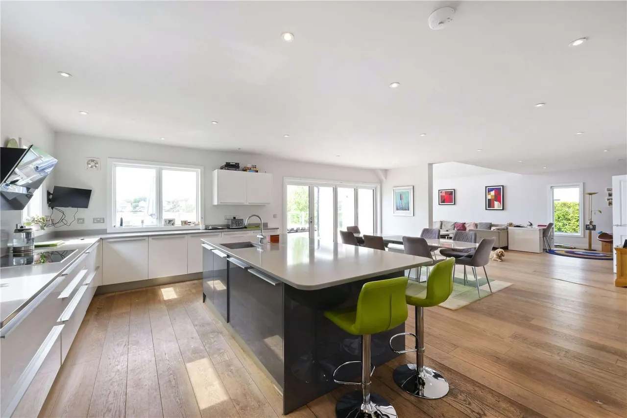 Summer Lake, Cirencester, Gloucestershire, GL7 5LW, photo 6