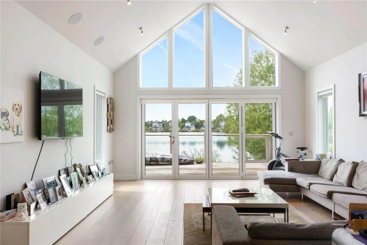 Summer Lake, Cirencester, Gloucestershire, GL7 5LW, photo 2