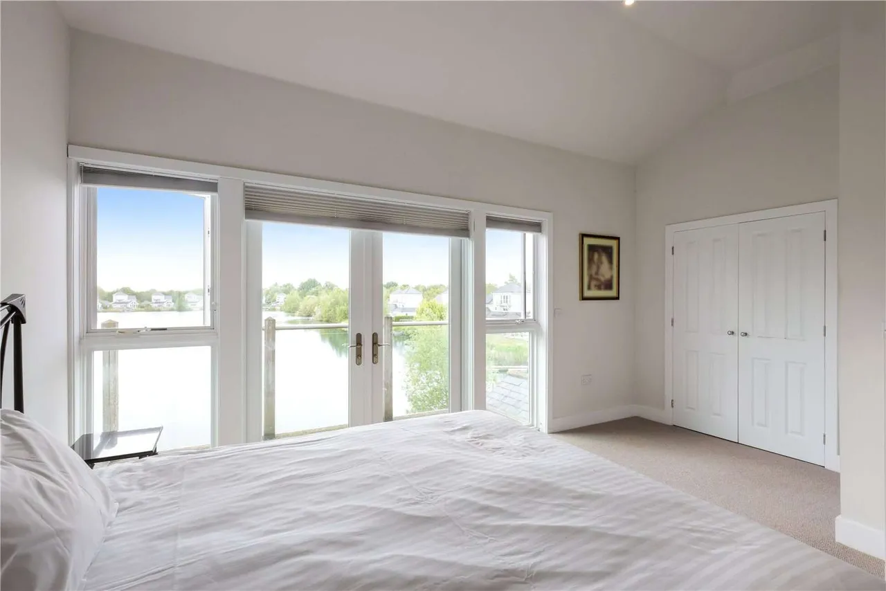 Summer Lake, Cirencester, Gloucestershire, GL7 5LW, photo 9