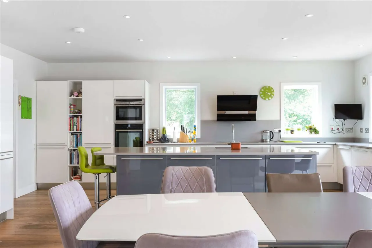 Summer Lake, Cirencester, Gloucestershire, GL7 5LW, photo 4