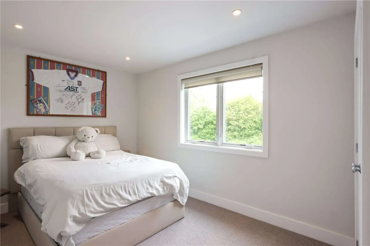 Summer Lake, Cirencester, Gloucestershire, GL7 5LW, photo 10