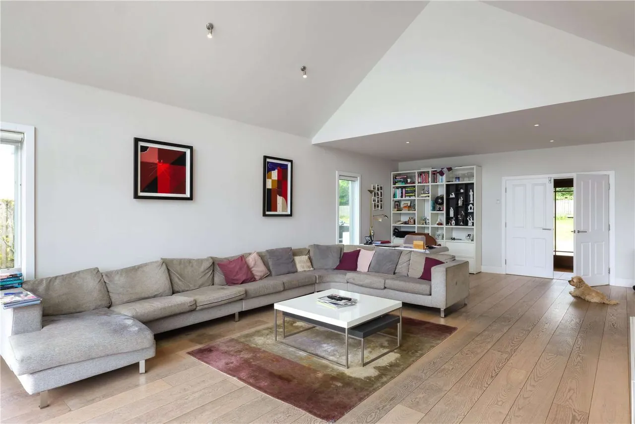 Summer Lake, Cirencester, Gloucestershire, GL7 5LW, photo 3