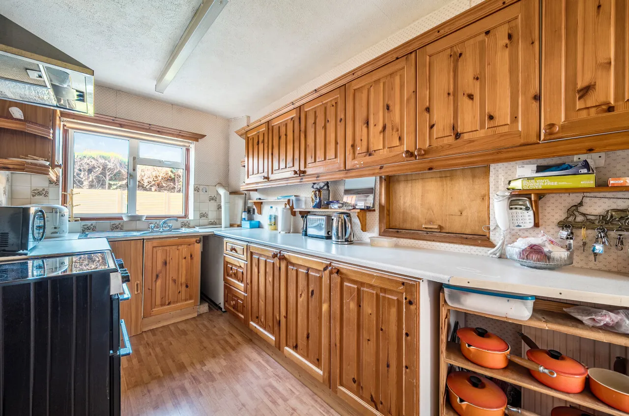 White Acres Road, Mytchett, Camberley, Surrey, GU16 6JJ, photo 3