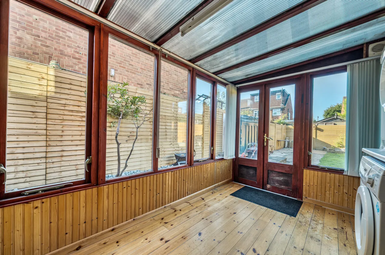 White Acres Road, Mytchett, Camberley, Surrey, GU16 6JJ, photo 5