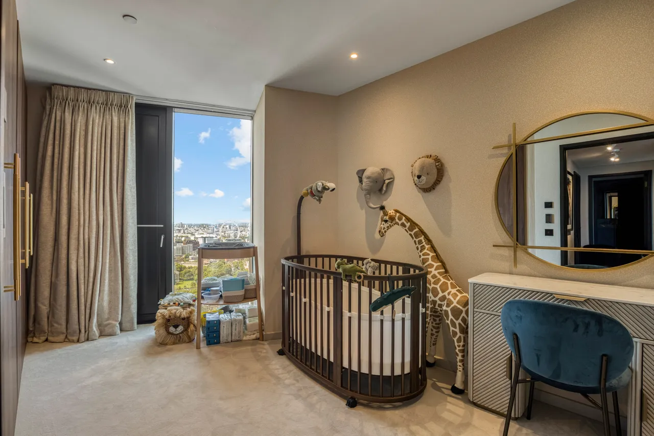 Apartment 3905, The Strata, 8 Walworth Road, London, photo 12