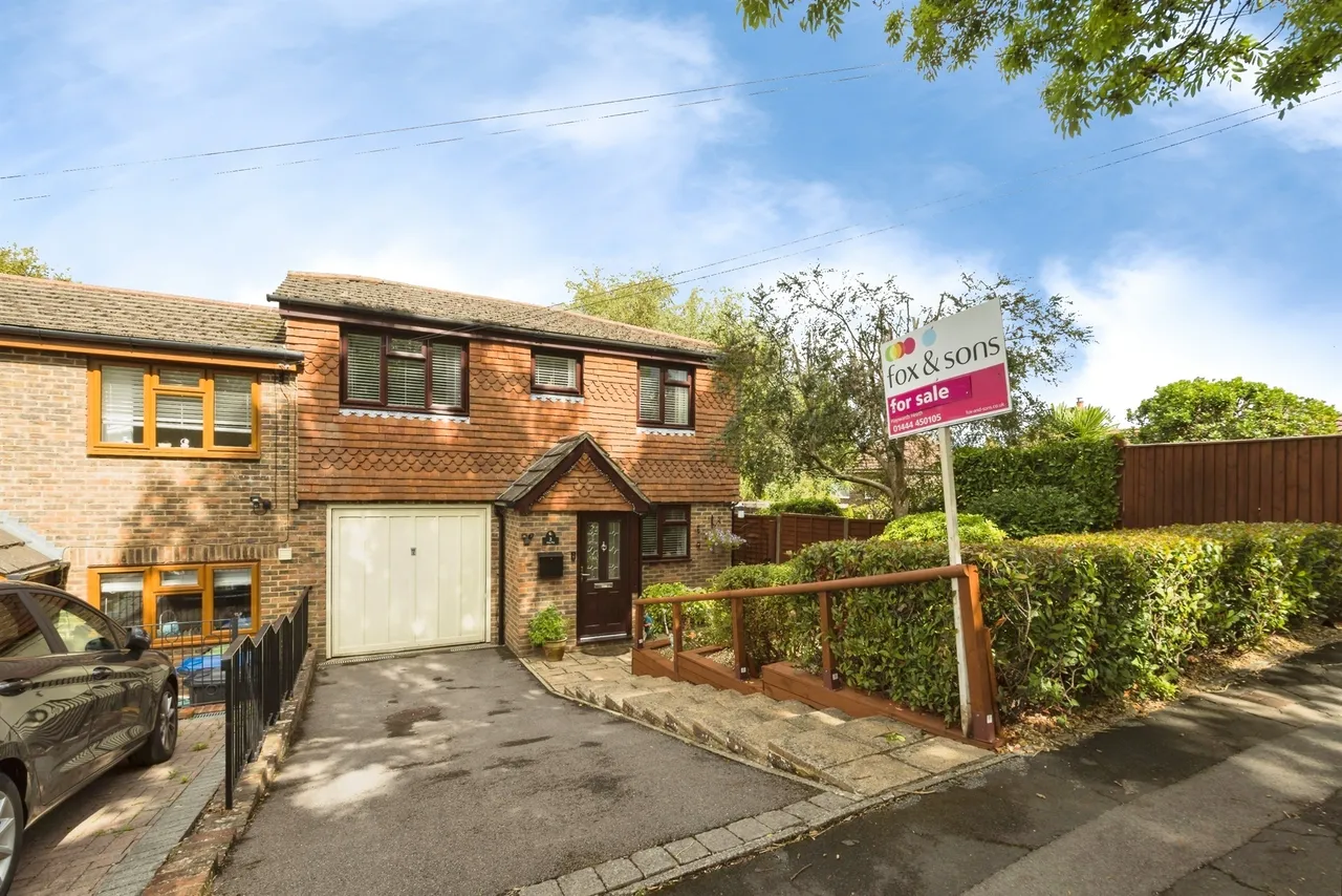 3 bed house for sale — Priory Way, Haywards Heath