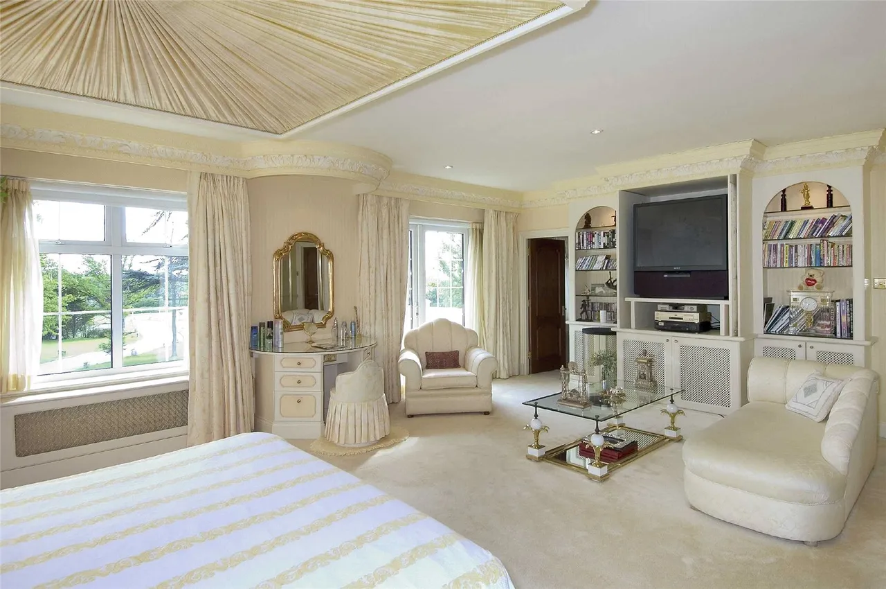 Dancers Lane, Bentley Heath, Hertfordshire, EN5 4RW, photo 8