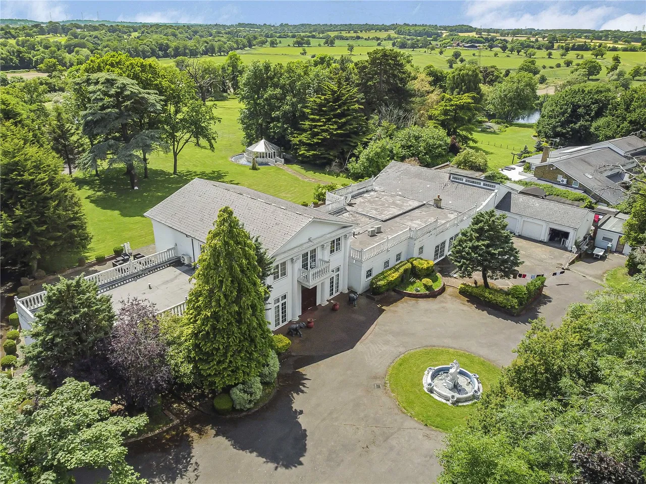8 bed house for sale — Dancers Lane, Bentley Heath, Hertfordshire, EN5 4RW