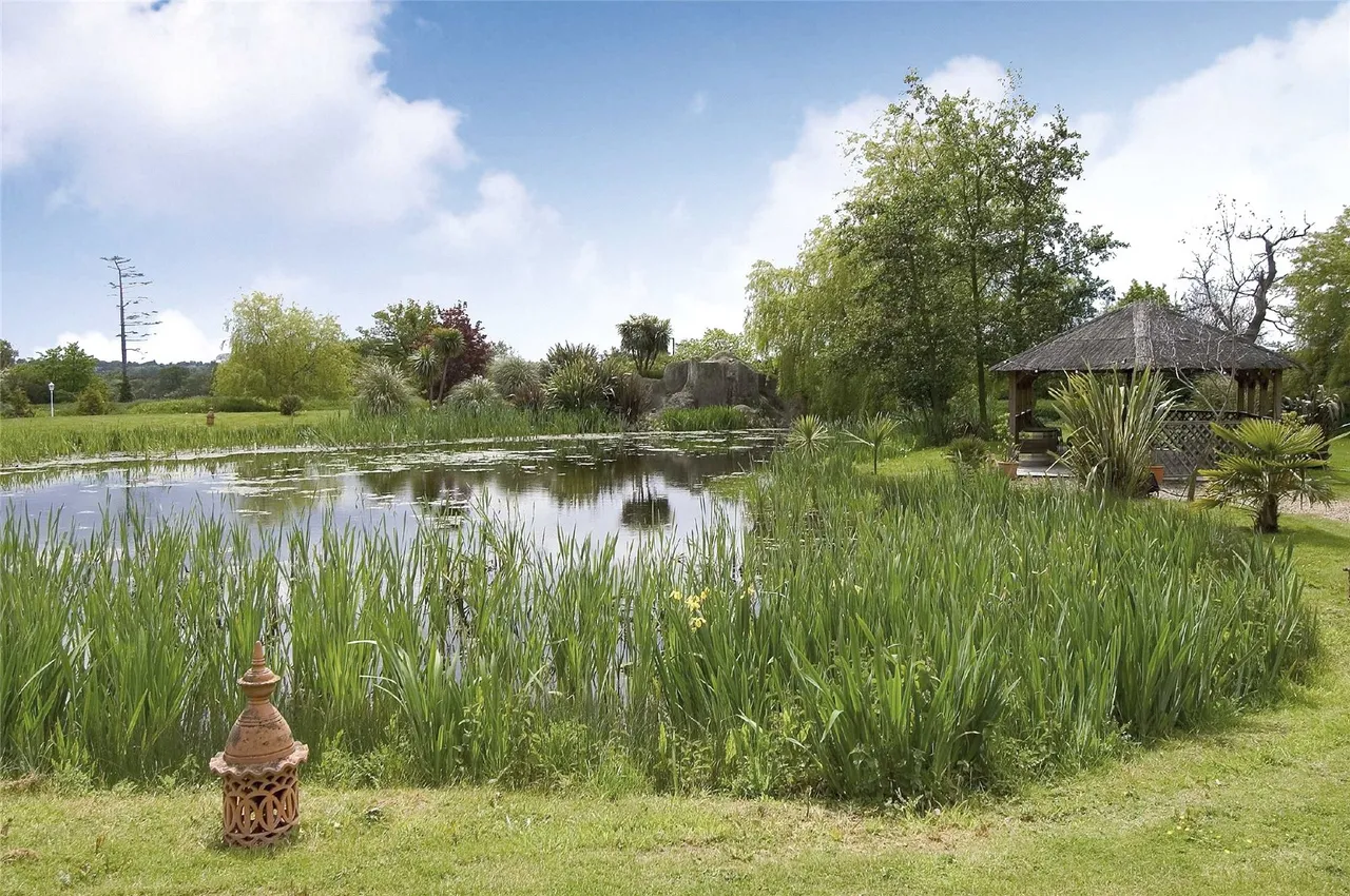 Dancers Lane, Bentley Heath, Hertfordshire, EN5 4RW, photo 9