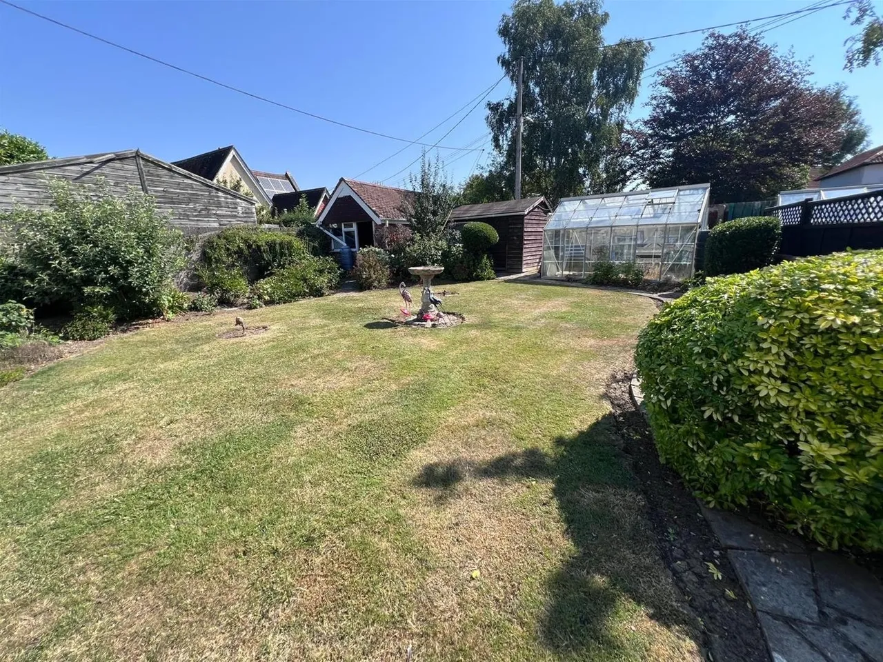 Clarendon Close, Gillingham SP8 4NL, photo 11