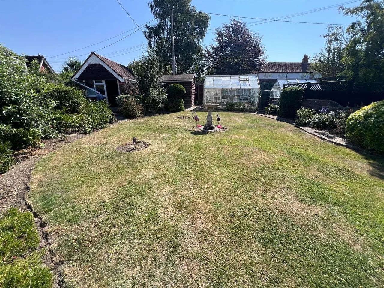 Clarendon Close, Gillingham SP8 4NL, photo 17