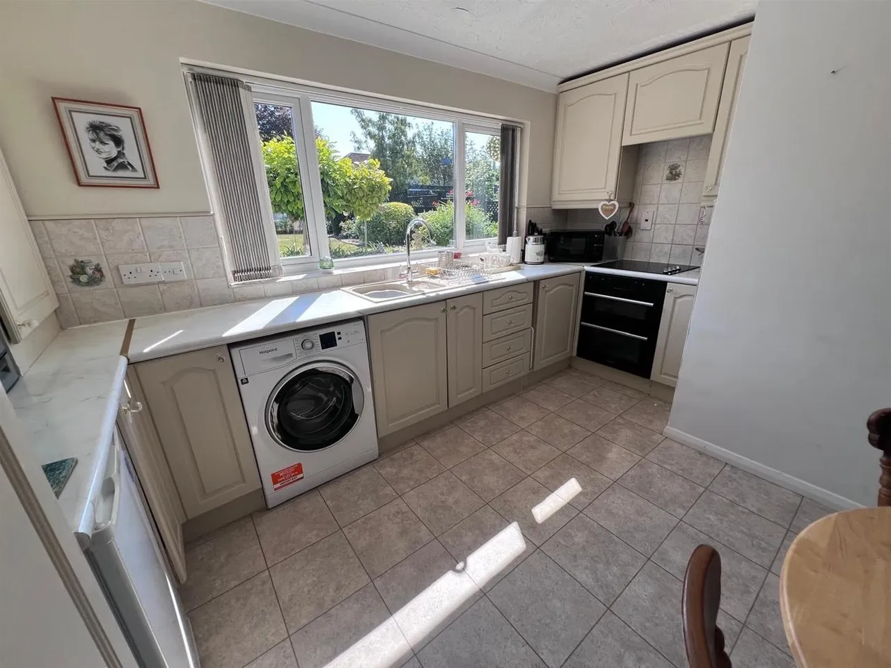 Clarendon Close, Gillingham SP8 4NL, photo 2