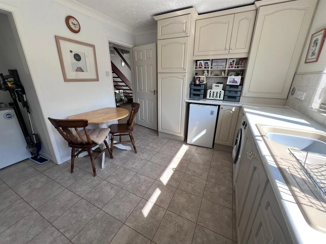 Clarendon Close, Gillingham SP8 4NL, photo 9