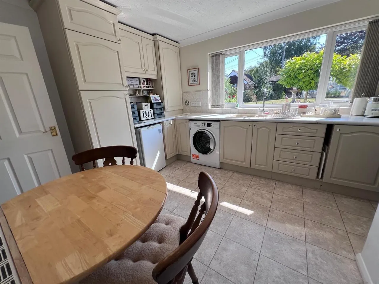 Clarendon Close, Gillingham SP8 4NL, photo 5