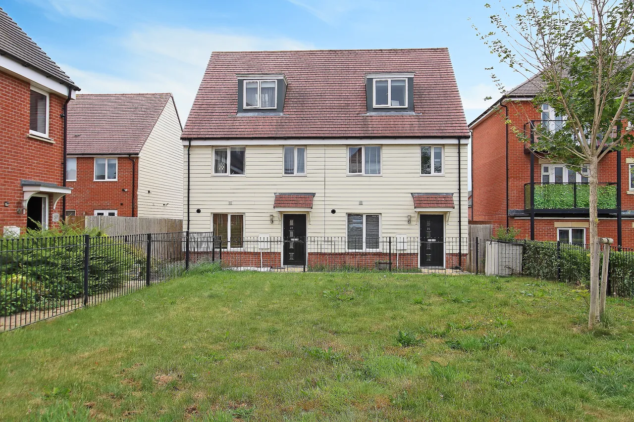 3 bed house for sale — Calico Street, Andover