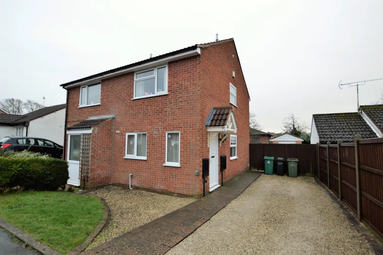 2 bed house for sale — Acorn Way, Wigston