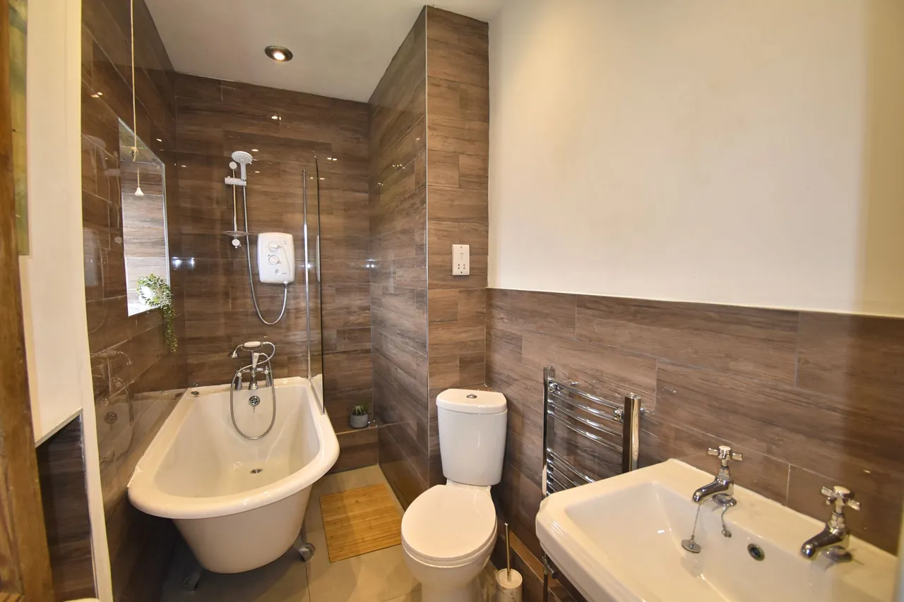Highgate Road, High Peak, photo 9