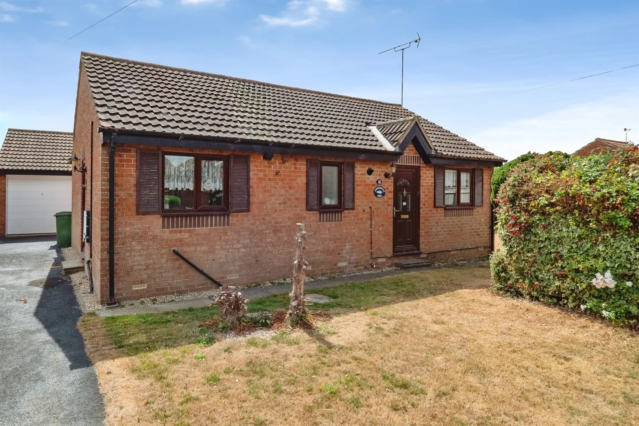 2 bed house for sale — The Vineyards, Leven, Beverley