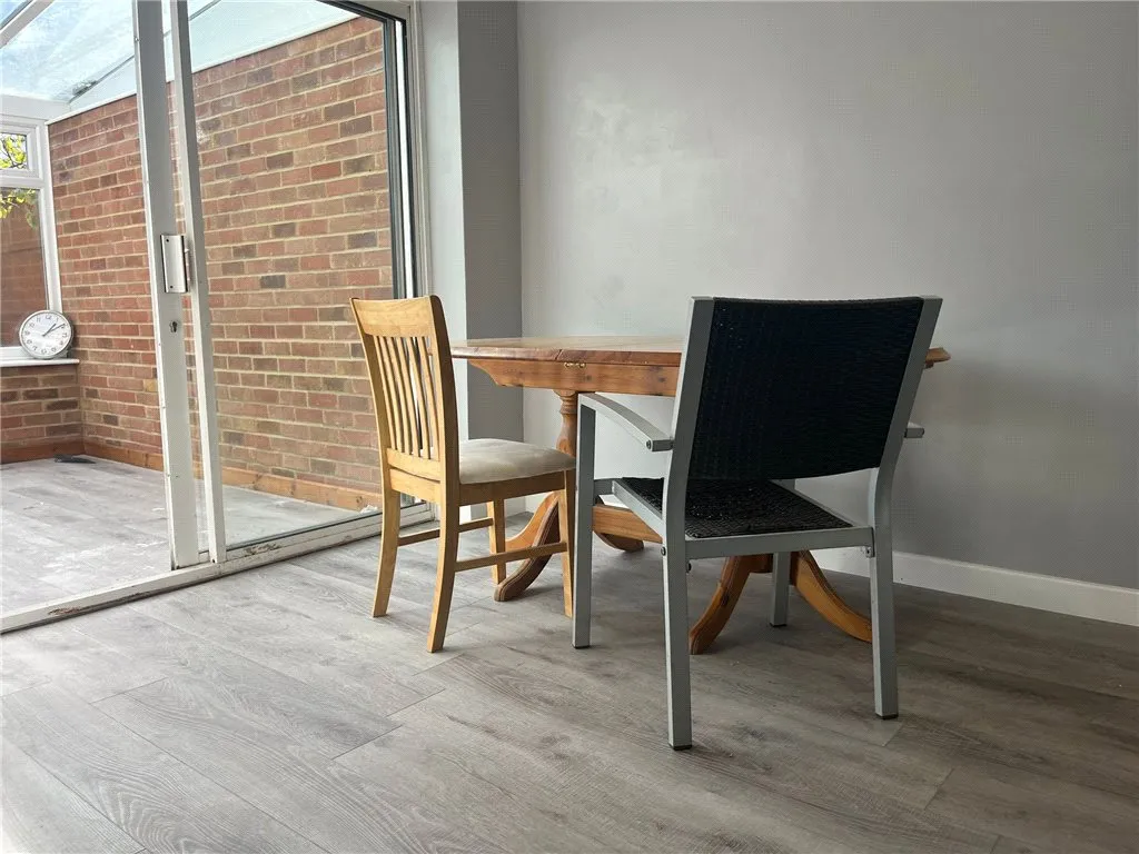 Yew Tree Drive, Guildford, GU1, photo 3