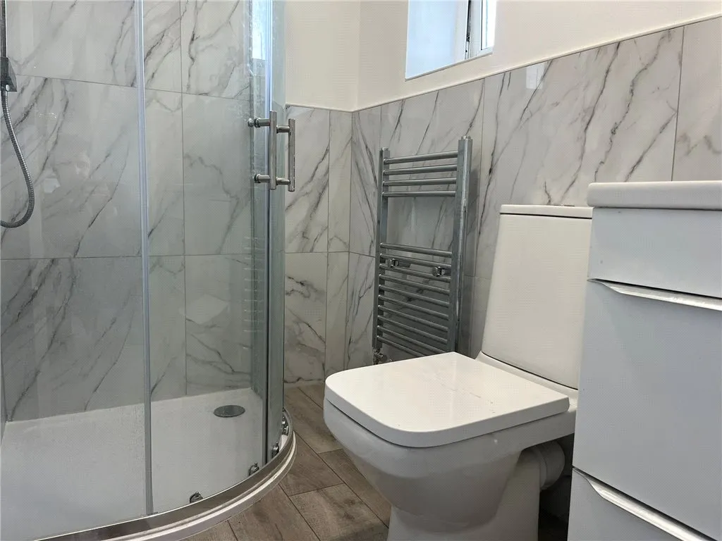Yew Tree Drive, Guildford, GU1, photo 5