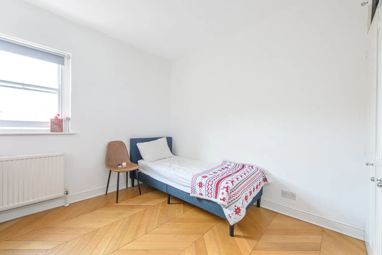 Flat 5, 1 Minster Road, London, photo 4