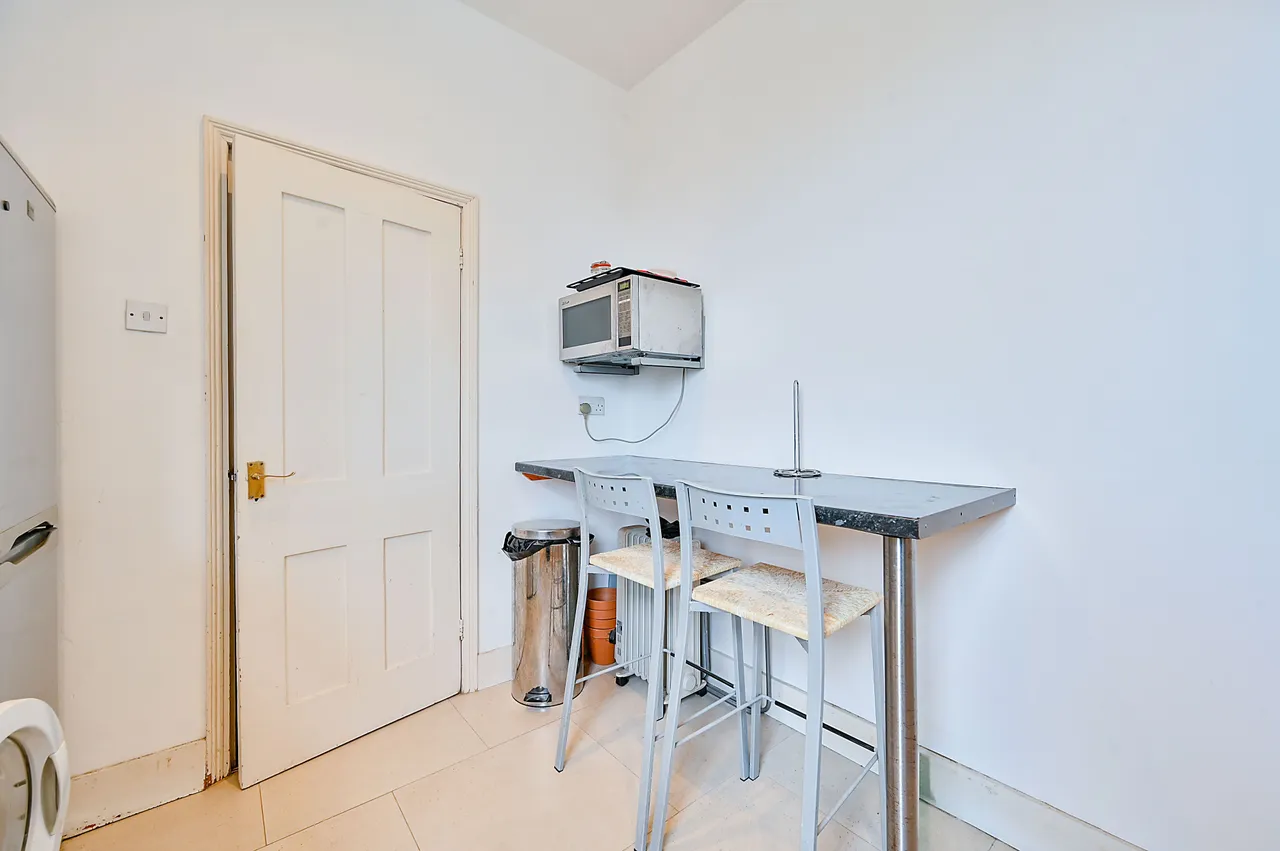 Flat 1, 21 Lower Boston Road, London, photo 2