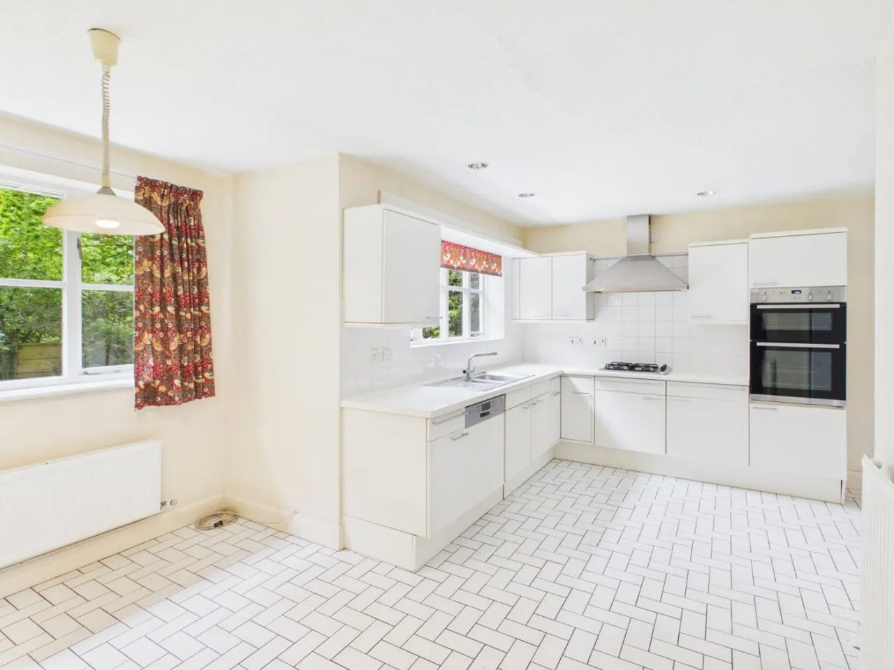 Woodbank Avenue, Gerrards Cross, Buckinghamshire, SL9 7PY, photo 3