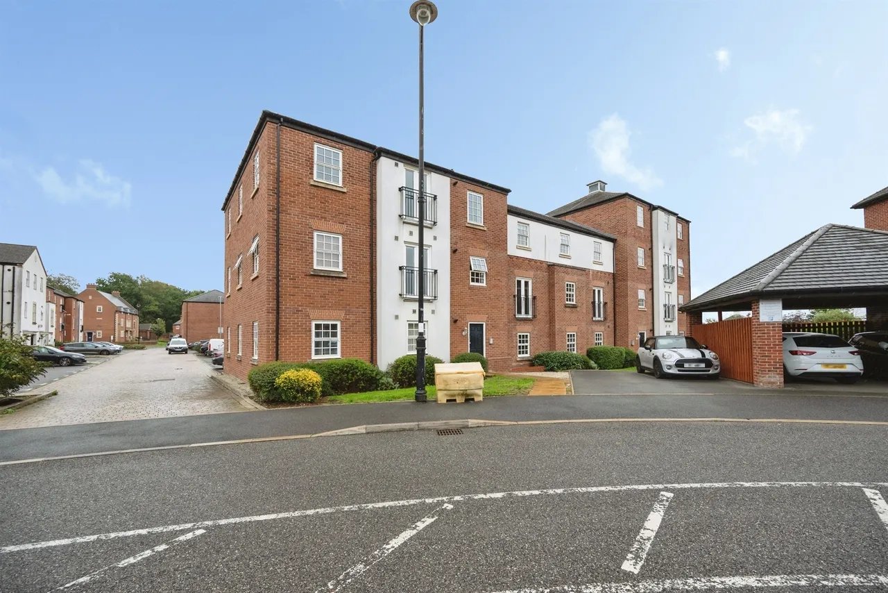 2 bed flat for sale, Horseshoe Crescent, Birmingham, B43