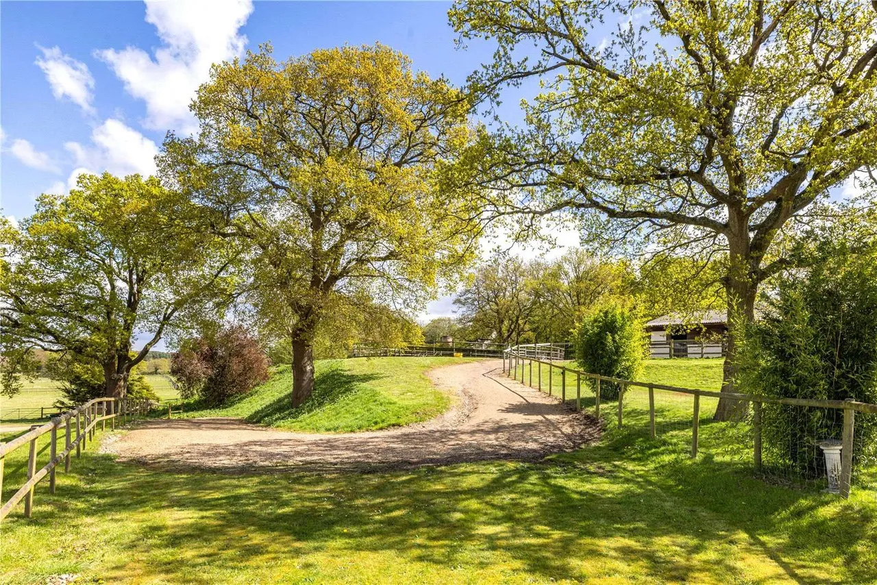 Frensham Lane, Churt, Farnham, Surrey, GU10 2QG, photo 11