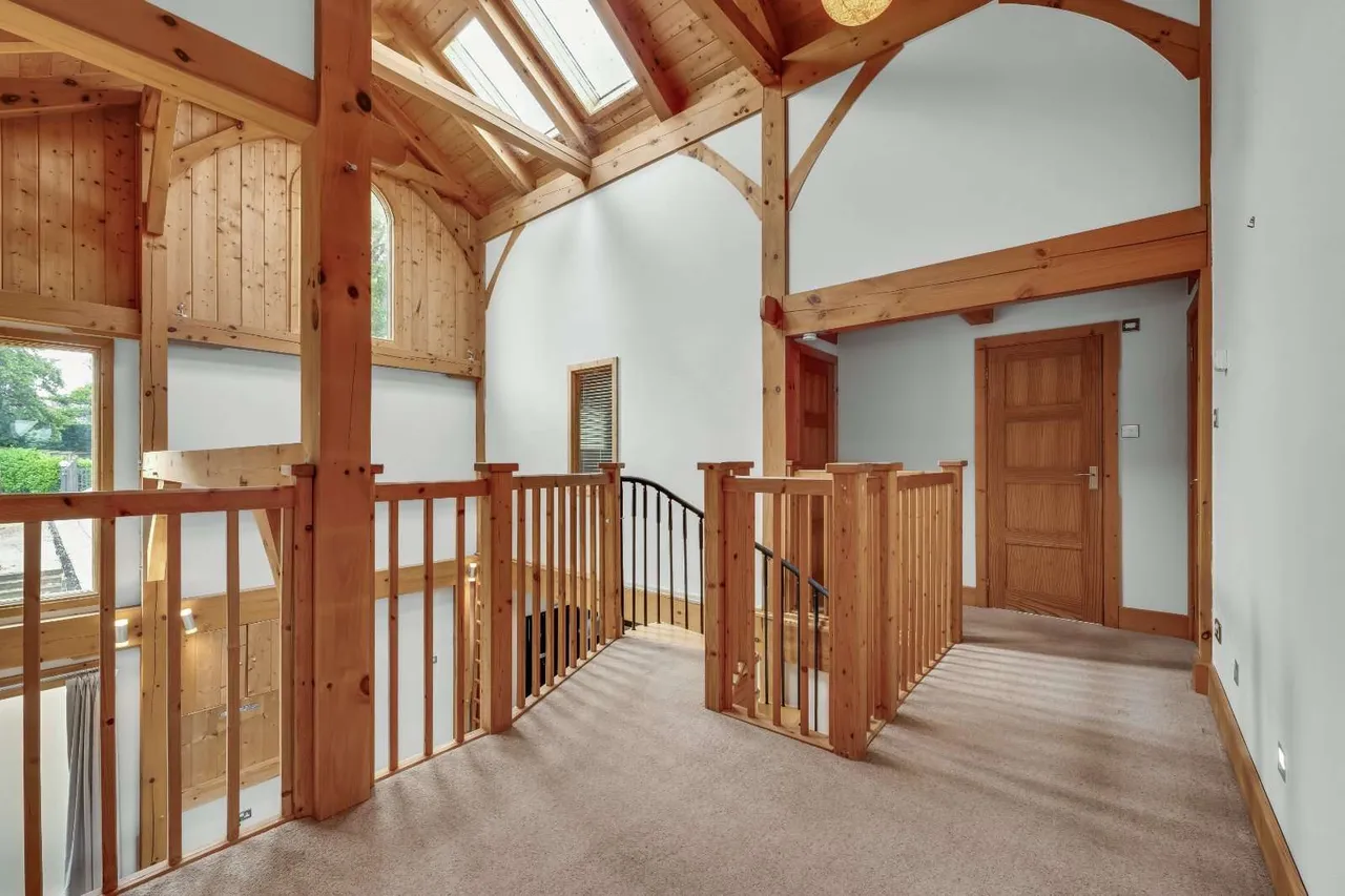 Frensham Lane, Churt, Farnham, Surrey, GU10 2QG, photo 12
