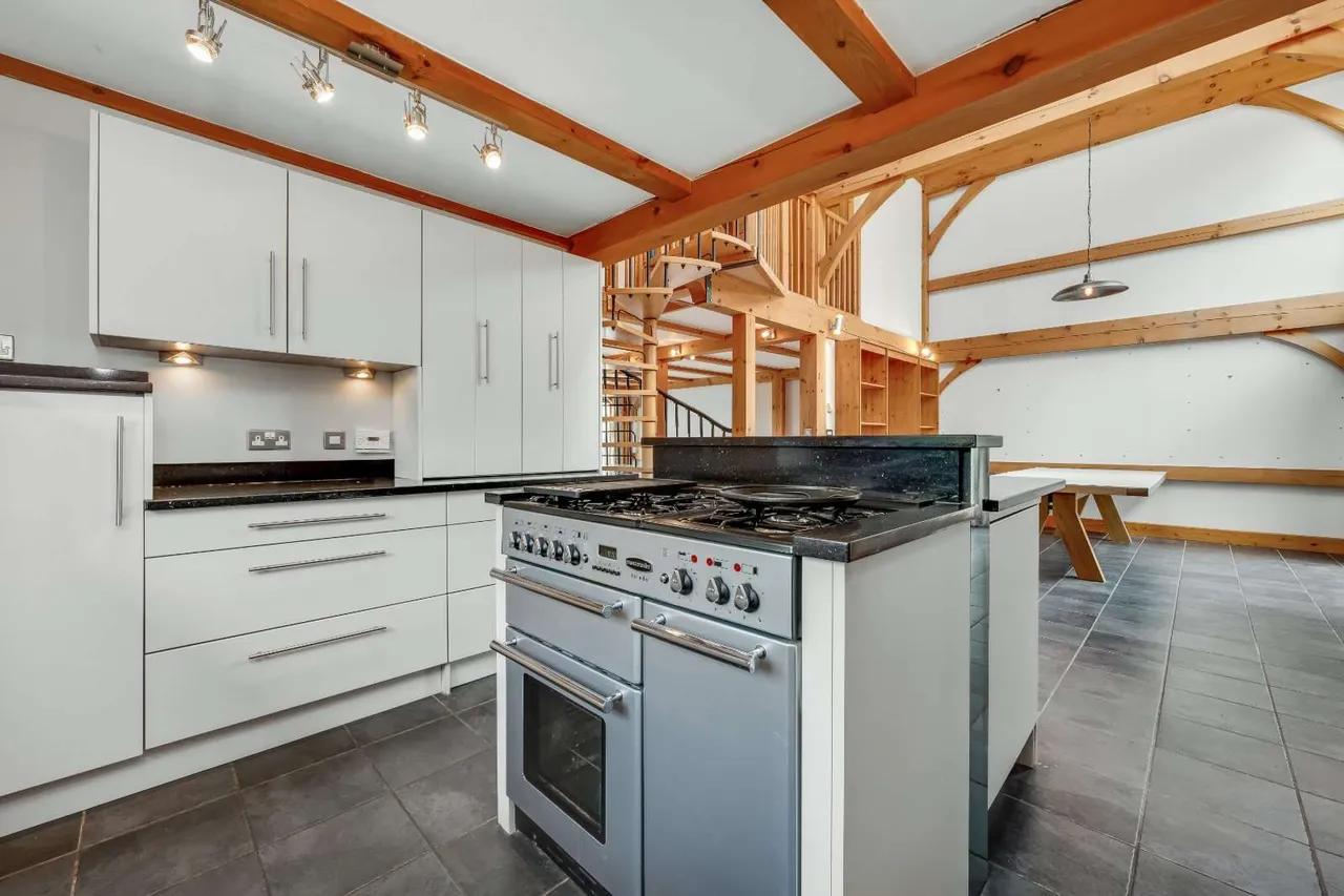 Frensham Lane, Churt, Farnham, Surrey, GU10 2QG, photo 5