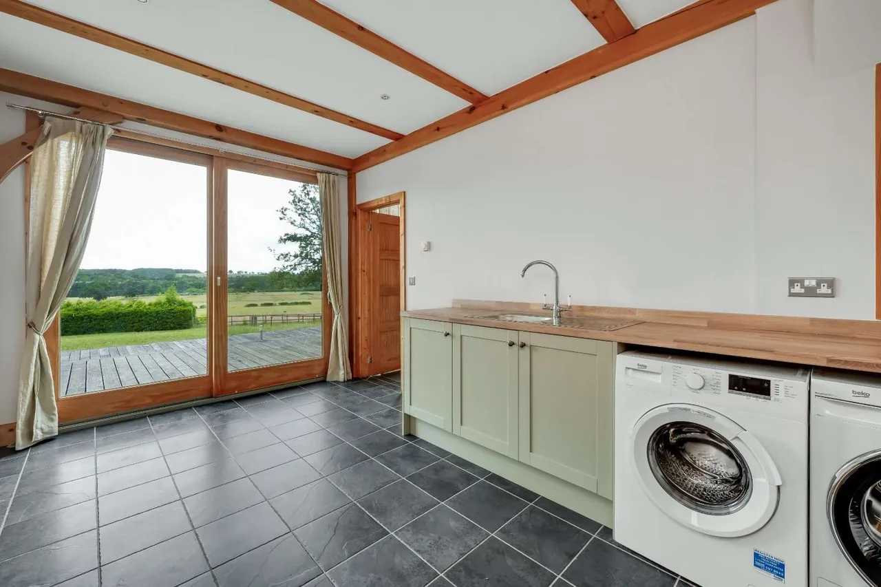 Frensham Lane, Churt, Farnham, Surrey, GU10 2QG, photo 10