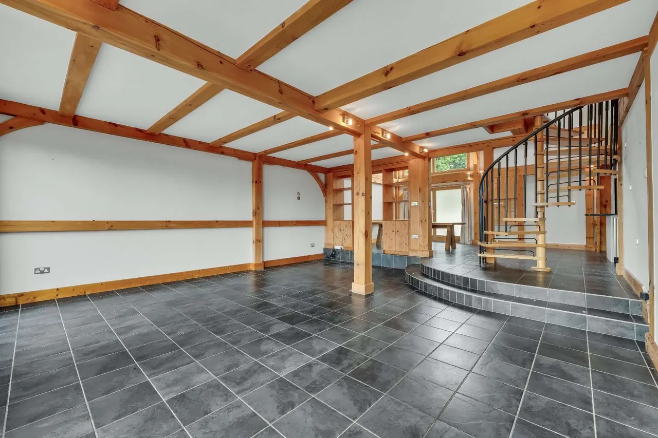 Frensham Lane, Churt, Farnham, Surrey, GU10 2QG, photo 7