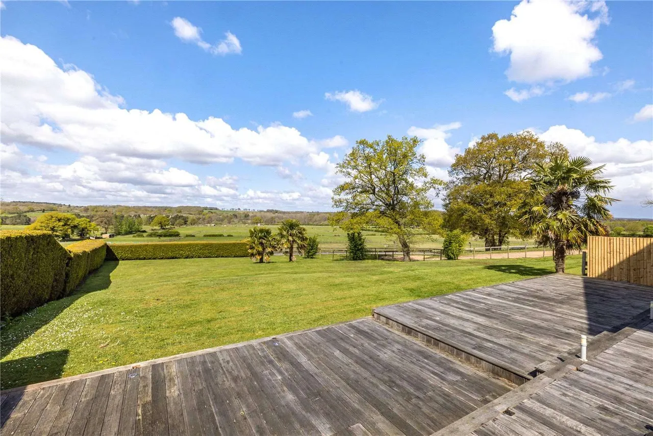 Frensham Lane, Churt, Farnham, Surrey, GU10 2QG, photo 6