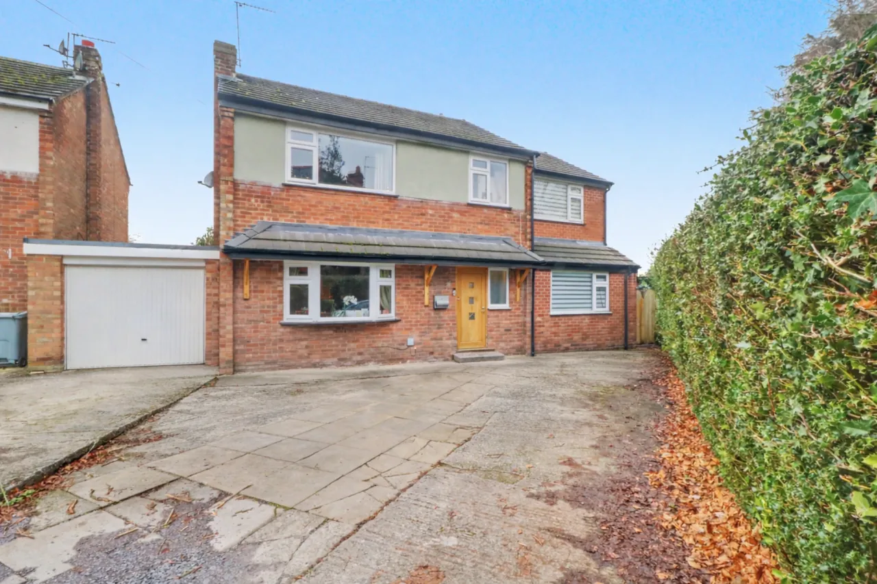 4 bed property for sale, Newcastle Road, Congleton, CW12