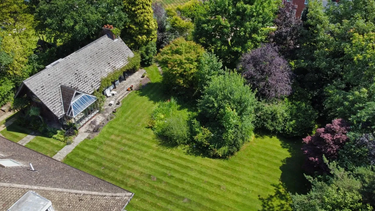 Broadway, Hale, Cheshire WA15 0PF, photo 6