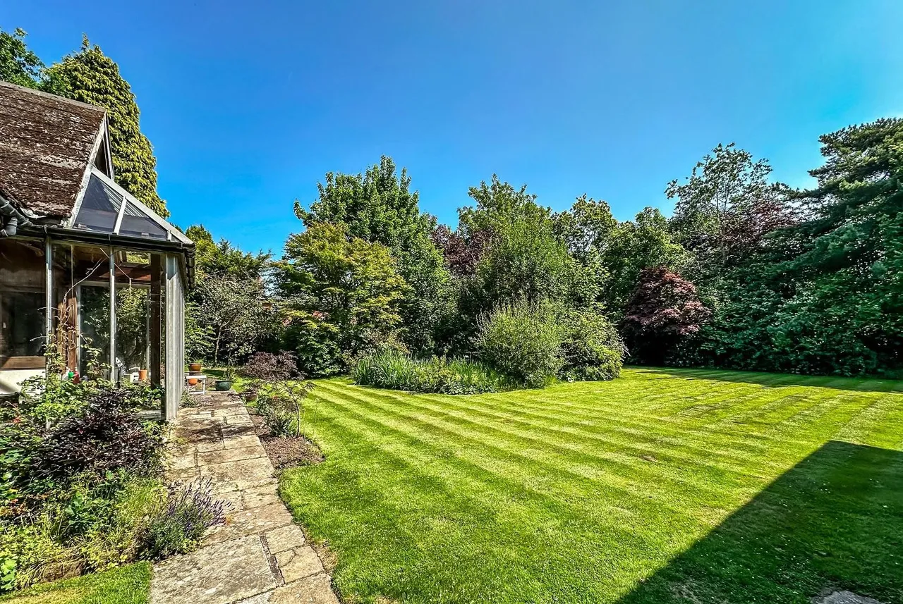 Broadway, Hale, Cheshire WA15 0PF, photo 10