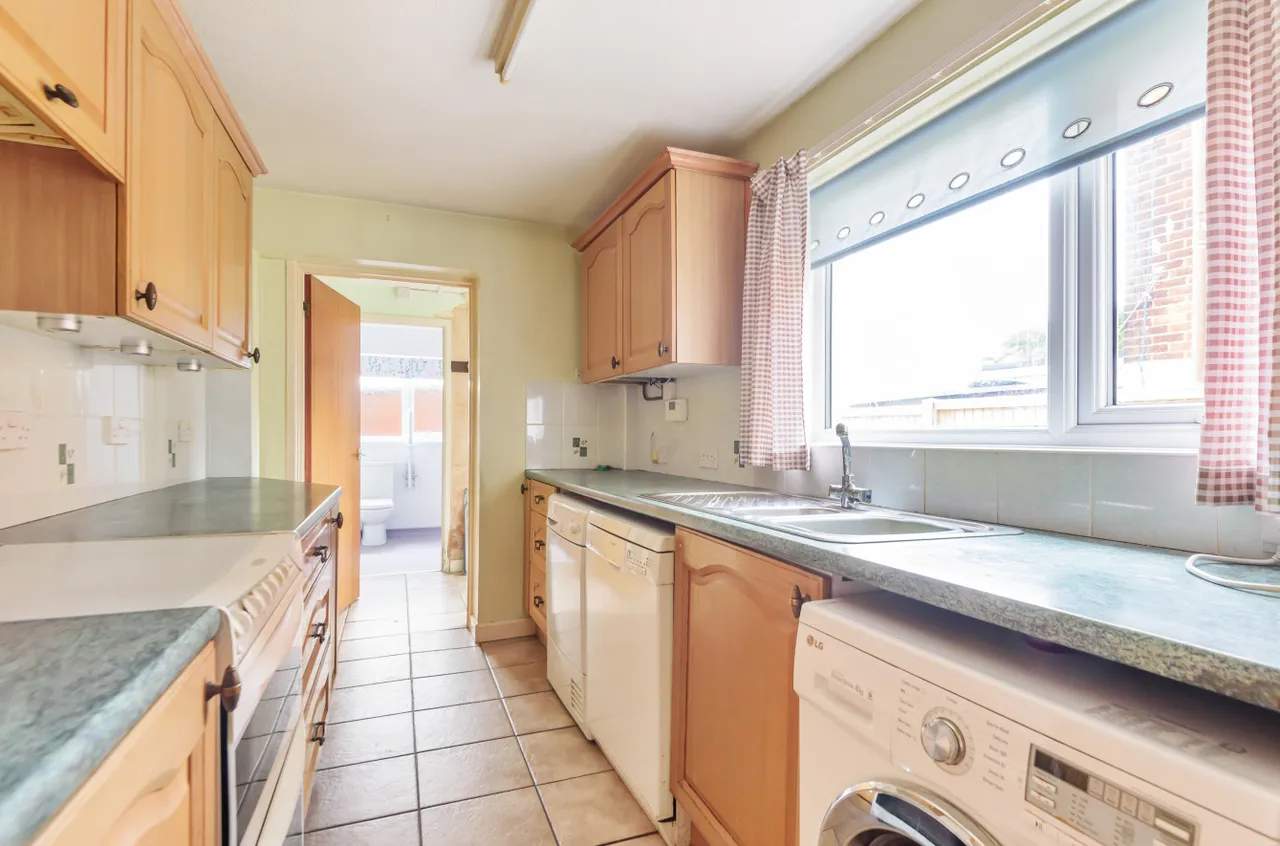 Priory Road, St Denys, SO17, photo 4