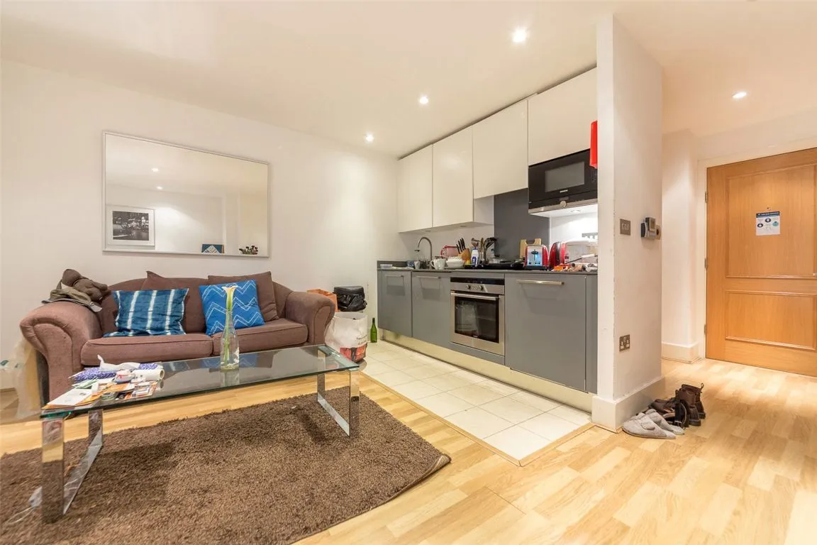1 bed flat to rent, Kestrel House, London