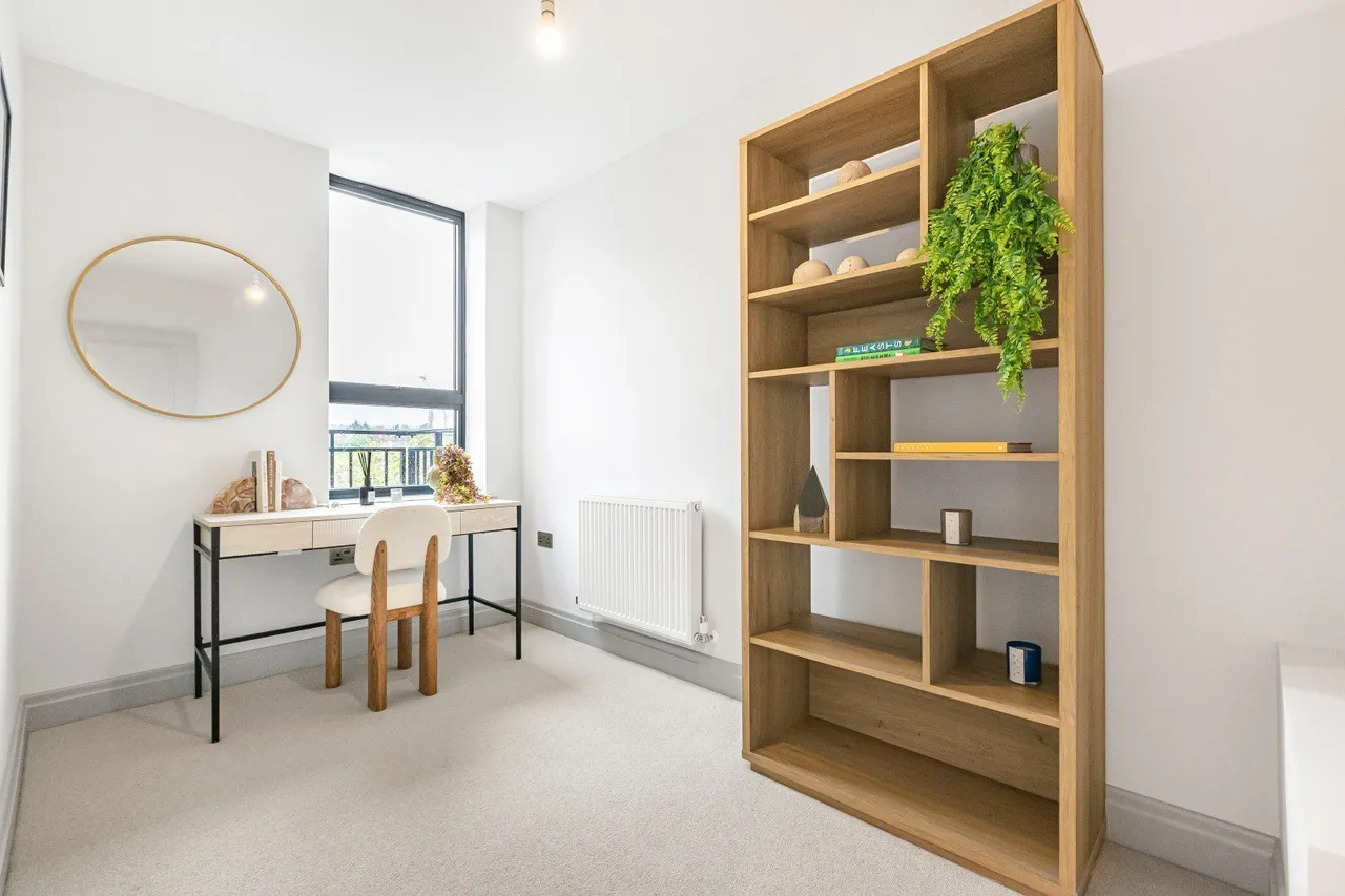 Lynwood Close, South Woodford, E18, photo 13