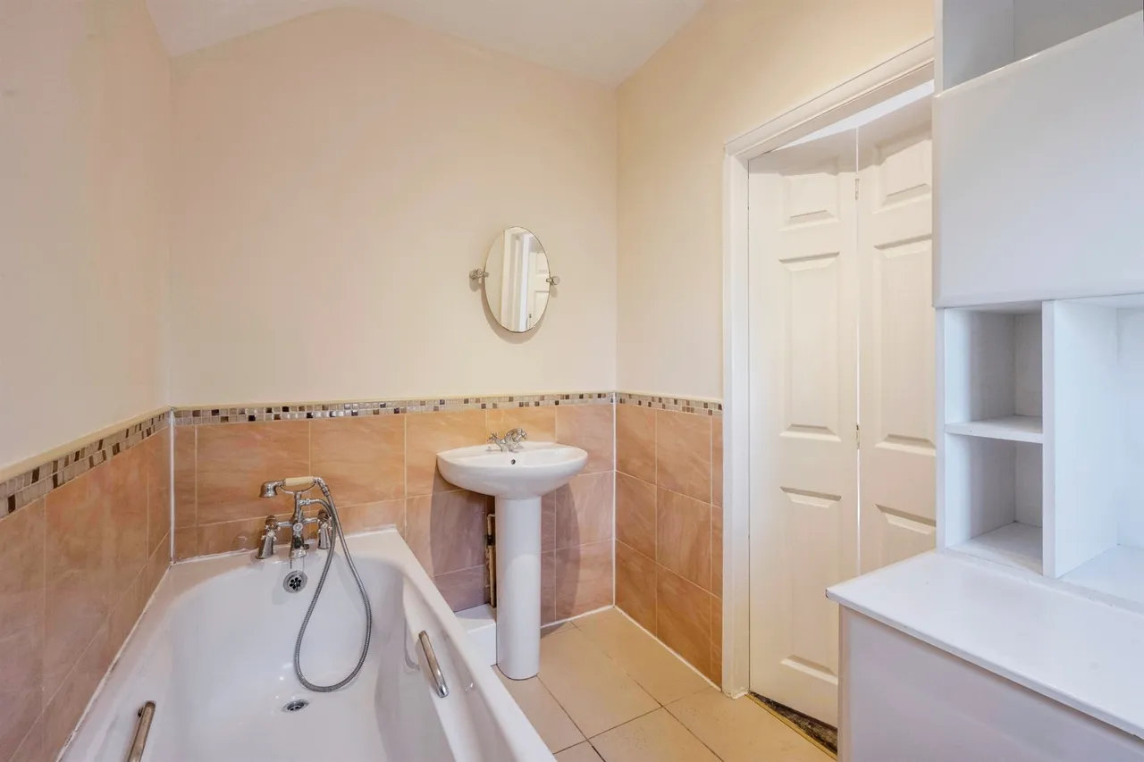Crookes Broom Lane, Hatfield, DN7, photo 13