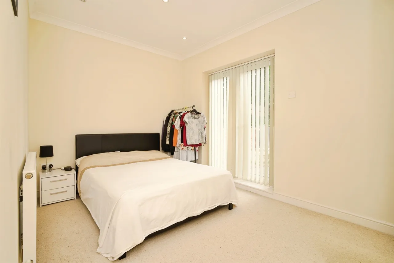 Dodworth Road, Barnsley, photo 6